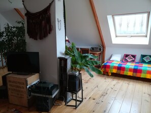 3 chambres, bureau, fer et planche à repasser, lit parapluie