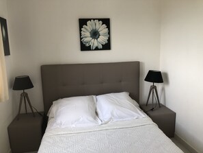 6 bedrooms, iron/ironing board, WiFi