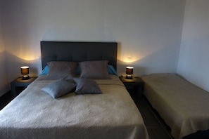 6 bedrooms, iron/ironing board, WiFi
