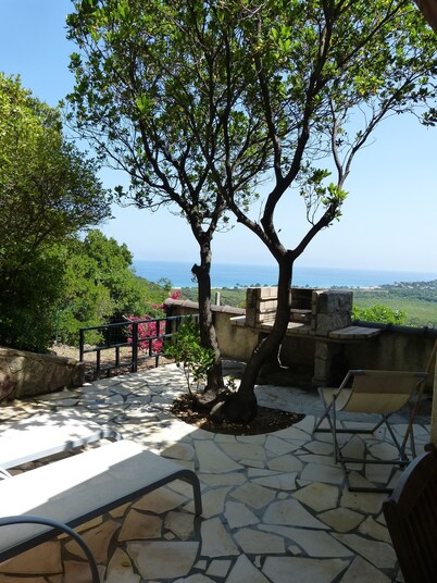 Detached villa with beautiful sea view and large garden