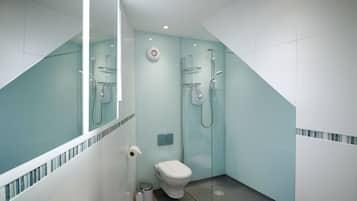 Doccia, asciugacapelli, asciugamani, sapone