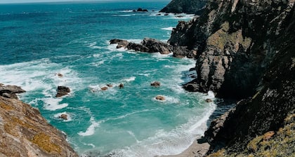 Rauhallinen sijainti alle kilometrin päässä kauniista rannoista