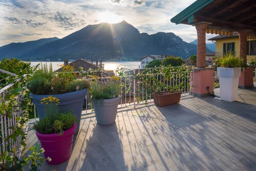 BELLAGIO'S SUNSET, appt with terrace and view of the lake in  Bellagio