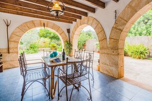Outdoor dining - Villa Can Boseta by SunVillas Mallorca (Pollença)