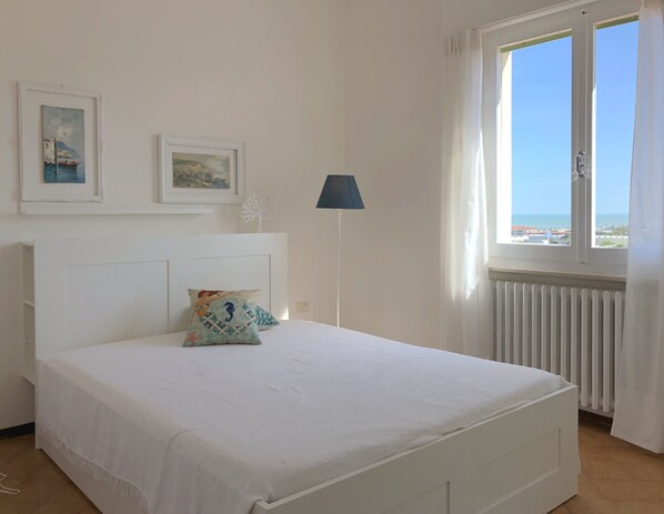 3 slaapkamers, een strijkplank/strijkijzer