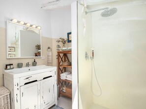 Shower, hair dryer, towels - Canamon charming house with private pool. Wifi (Ses salines)