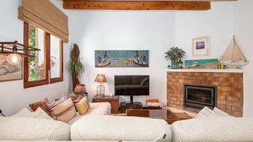 Télévision, cheminée