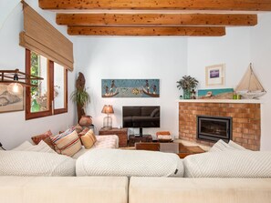 TV, fireplace - Canamon charming house with private pool. Wifi (Ses salines)