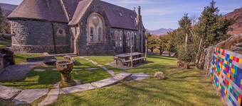 Gamle og moderne kombinere i denne vakre kirken i Snowdonia