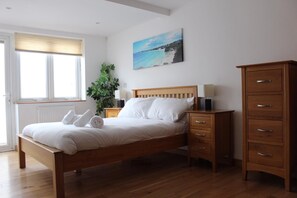 4 bedrooms, iron/ironing board, travel cot, free WiFi