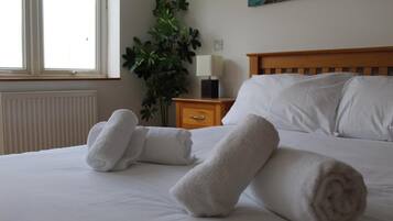 4 bedrooms, iron/ironing board, travel crib, free WiFi