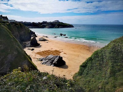 Fantastic Location!  2 min walk to "Best UK Beach" Sunday Times.  Dog friendly