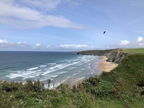 Playa en los alrededores y toallas de playa 