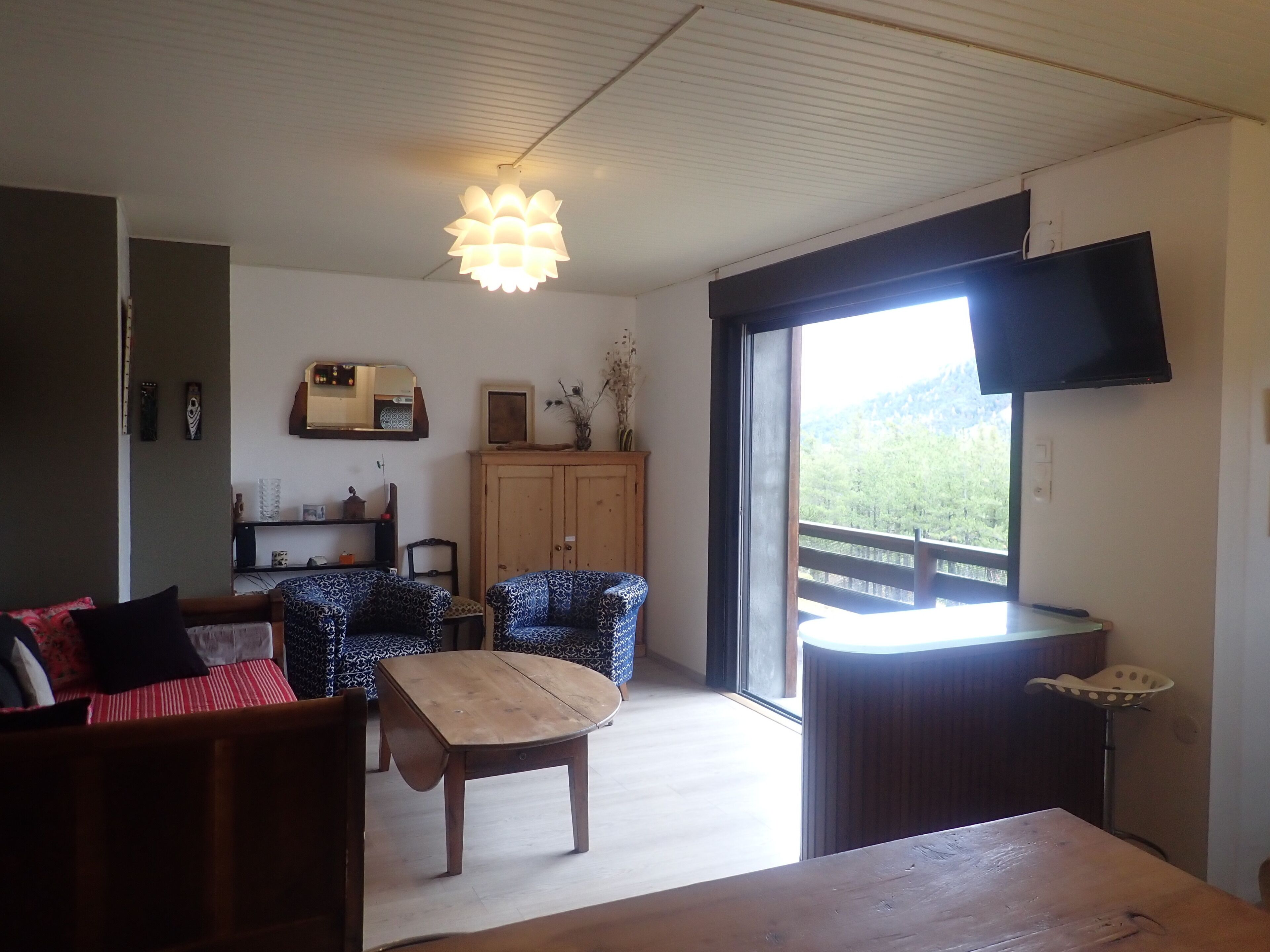 Bright apartment 6/8 people overlooking Barcelonnette. Panoramic View.