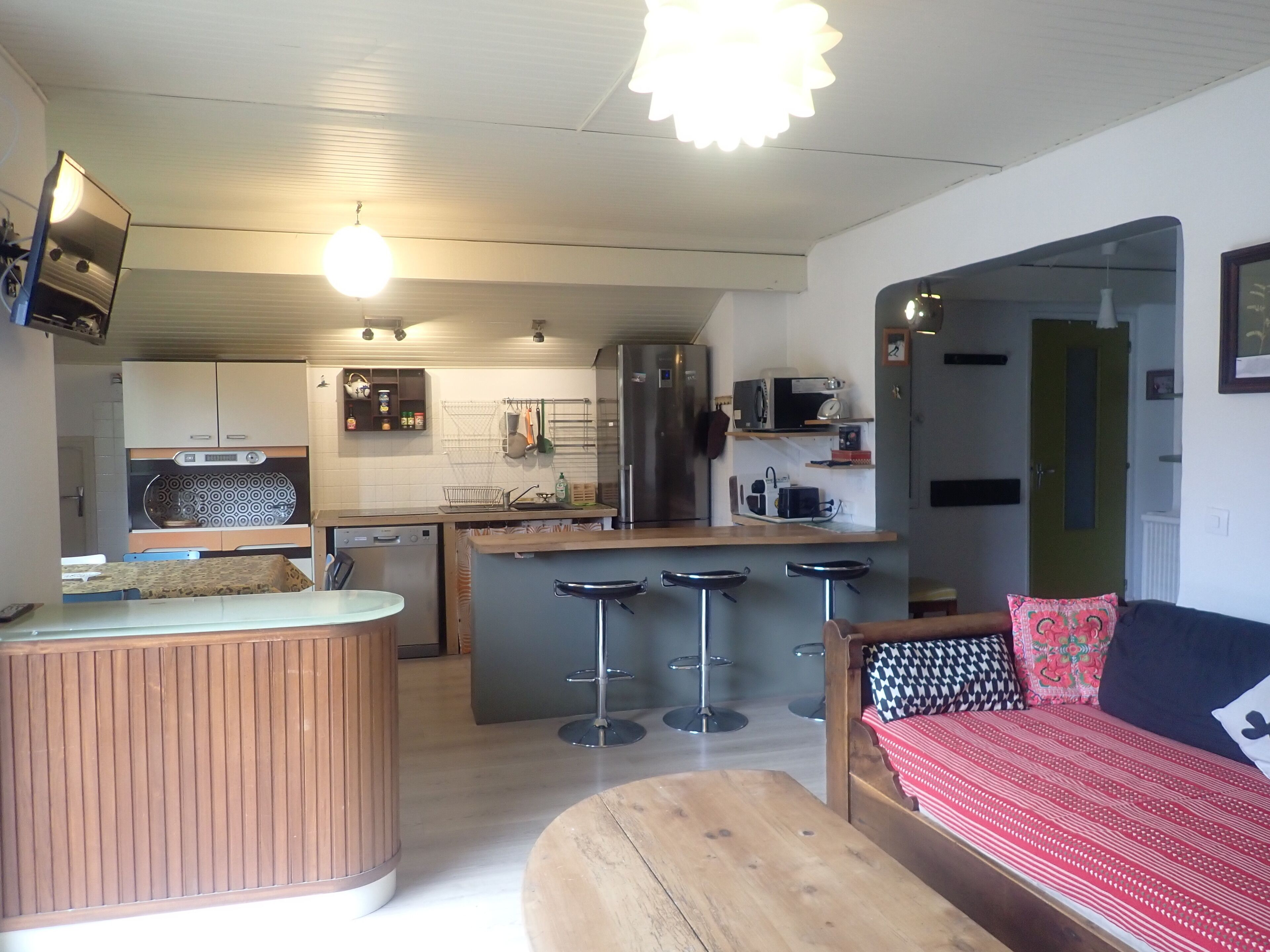 Bright apartment 6/8 people overlooking Barcelonnette. Panoramic View.