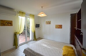 4 Schlafzimmer, Bügeleisen/Bügelbrett, Reisekinderbett, WLAN