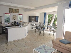 Fridge, microwave, oven, stovetop - House on the water Riviera Var Saint Aygulf (Fréjus)