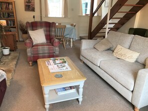 智能电视、壁炉、DVD 播放器、乒乓球