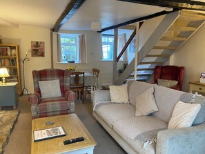 Smart TV, fireplace, DVD player, table tennis