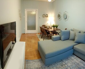 Deluxe Apartment (Royal) | Living room