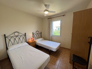 3 bedrooms, iron/ironing board, free WiFi, bed sheets