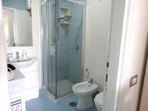 Shower, hair dryer, bidet, toilet paper - Villetta Brunetti Sant'Elmo (Castiadas)