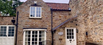 Beautiful and very spacious 4 bedroom detached cottage in picturesque village