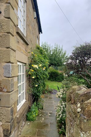 Property grounds - Beautiful and very spacious 4 bedroom detached cottage in picturesque village (Hutton-le-Hole)