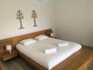 2 bedrooms, soundproofing, iron/ironing board, free WiFi