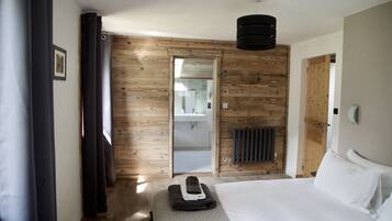 5 bedrooms, desk, iron/ironing board, free WiFi