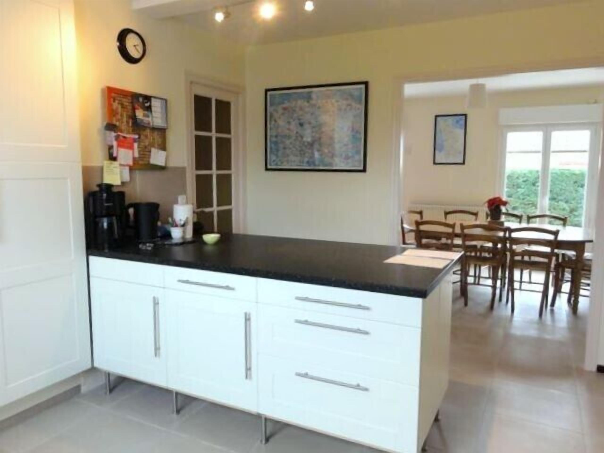 GREAT BEACH HOUSE FOR LARGE FAMILIES / GROUPS OF FRIENDS SLEEPS 12 + 2 BABIES