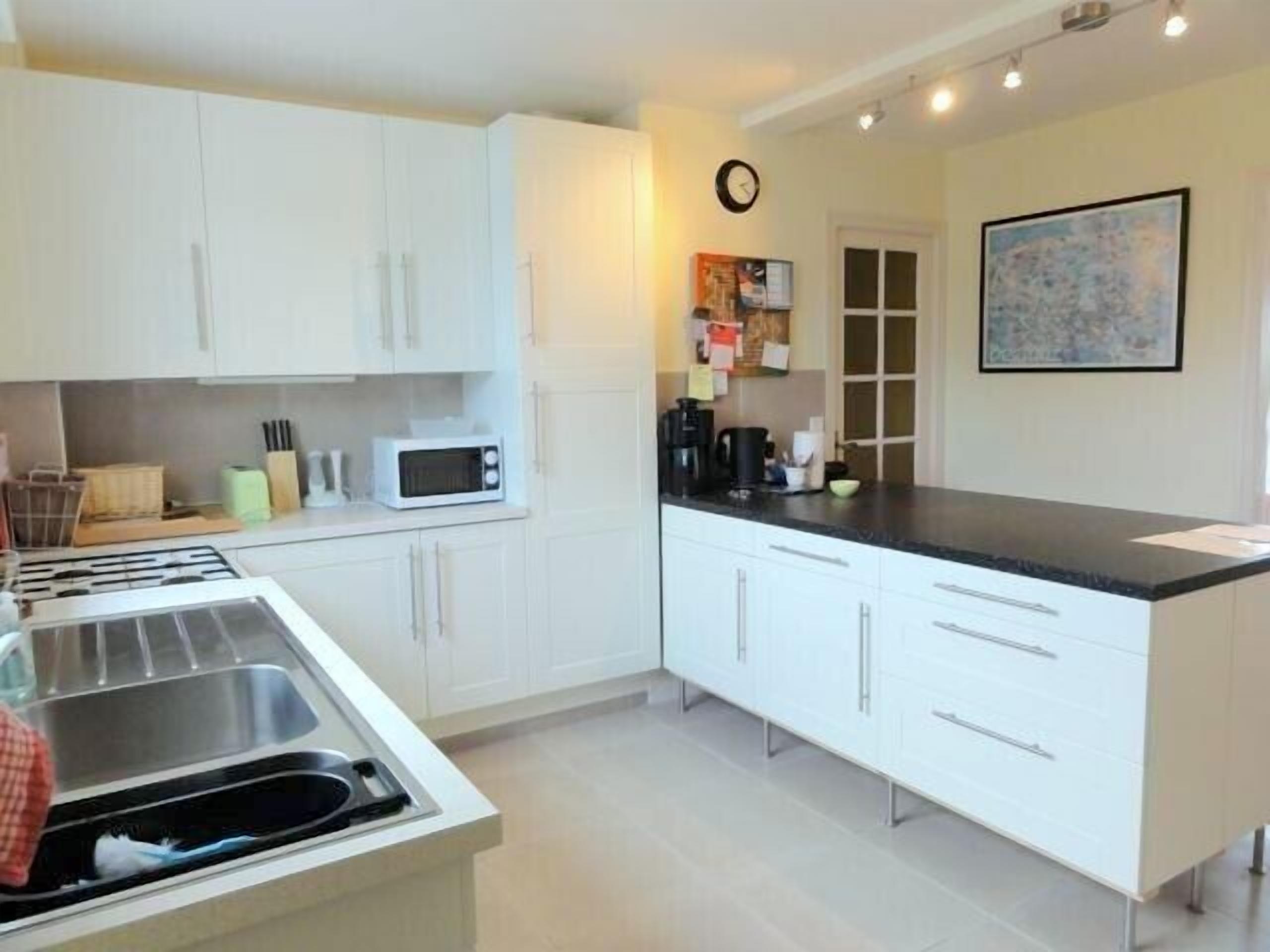 GREAT BEACH HOUSE FOR LARGE FAMILIES / GROUPS OF FRIENDS SLEEPS 12 + 2 BABIES