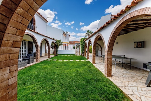 Stunning 6 bed villa with heatable, fenced, pool, 650m to beach.  11362/AL