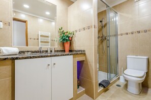 Combined shower/bathtub, hair dryer, bidet, towels - Stunning 6 bed villa with heatable, fenced, pool, 650m to beach.  11362/AL (Manta Rota)