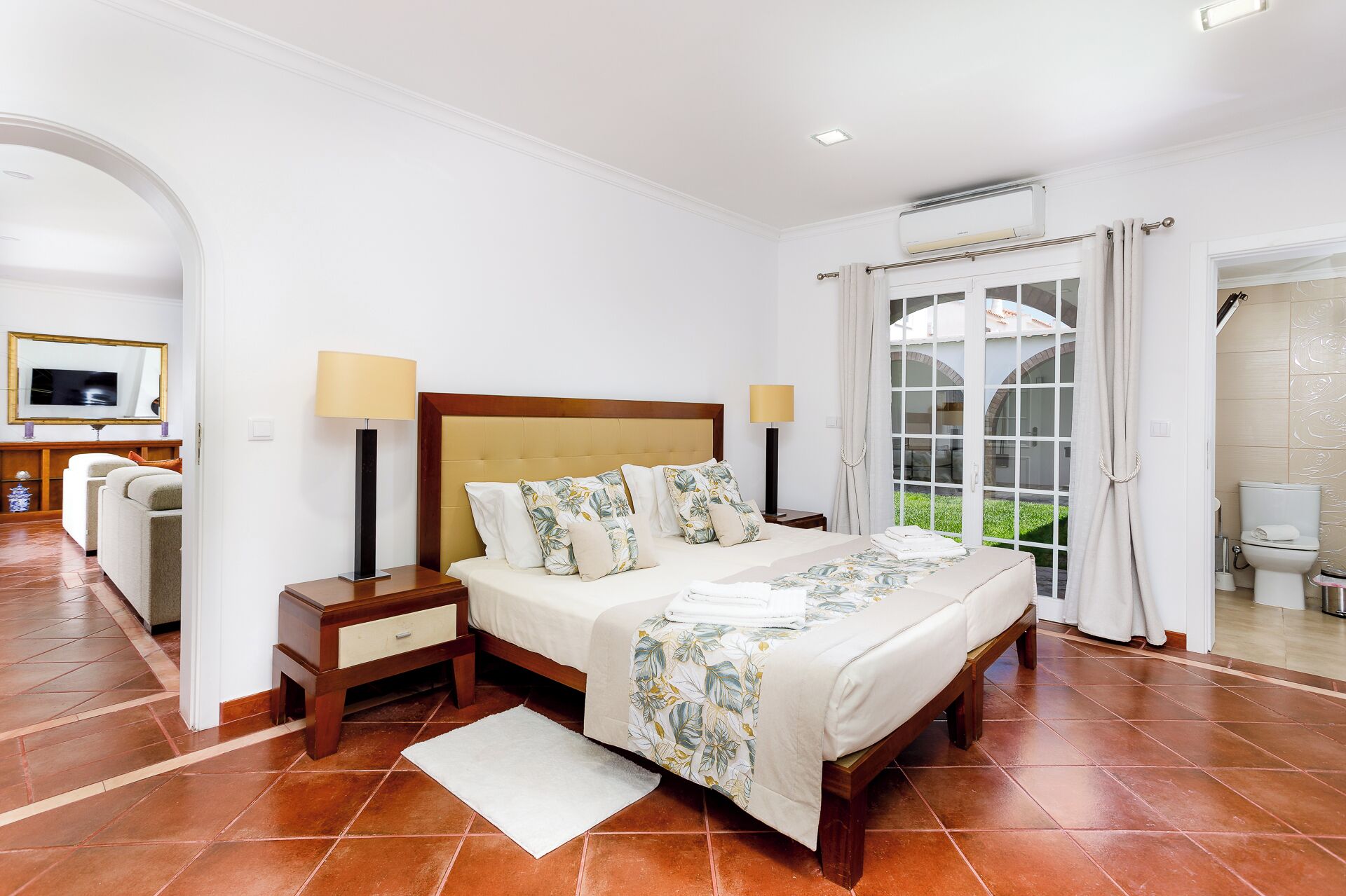 6 bedrooms, iron/ironing board, free WiFi, bed sheets