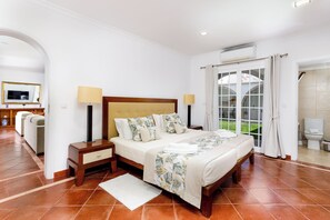 6 Schlafzimmer, Bügeleisen/Bügelbrett, kostenloses WLAN, Bettwäsche