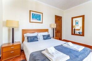 6 dormitorios, tabla de planchar con plancha, wifi gratis y ropa de cama