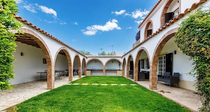 Stunning 6 bed villa with heatable, fenced, pool, 650m to beach. 11362/AL