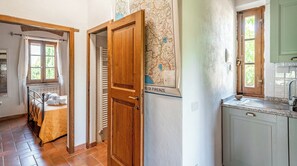 2 bedrooms, iron/ironing board, free WiFi, bed sheets - A small cottage in authentic Tuscany. Serves 4 (Fratticciola)