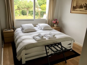 5 chambres, coffres-forts dans les chambres, fer et planche Ă repasser