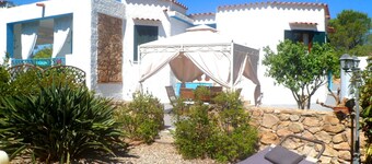 Casa Niperu på landsbygda noen få meter fra strendene i Cala Ginepro