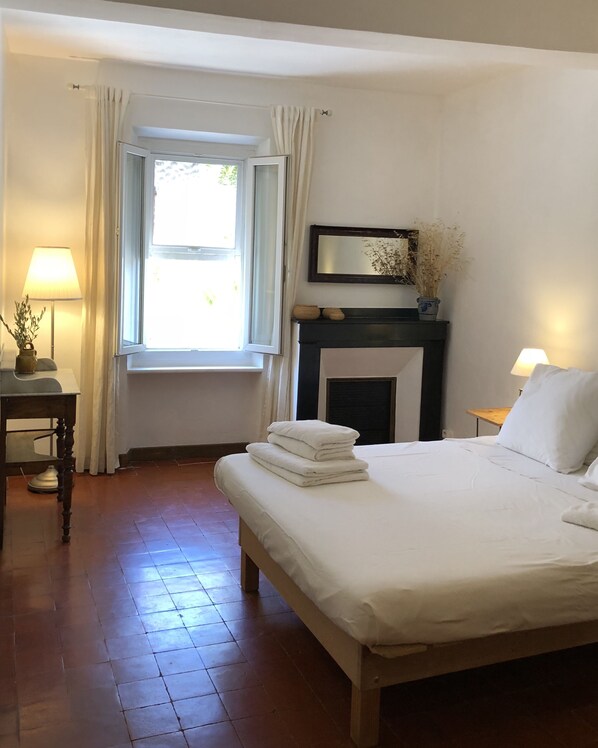 3 bedrooms, iron/ironing board, travel cot, free WiFi