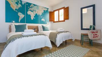 3 slaapkamers, een strijkplank/strijkijzer, internet, beddengoed