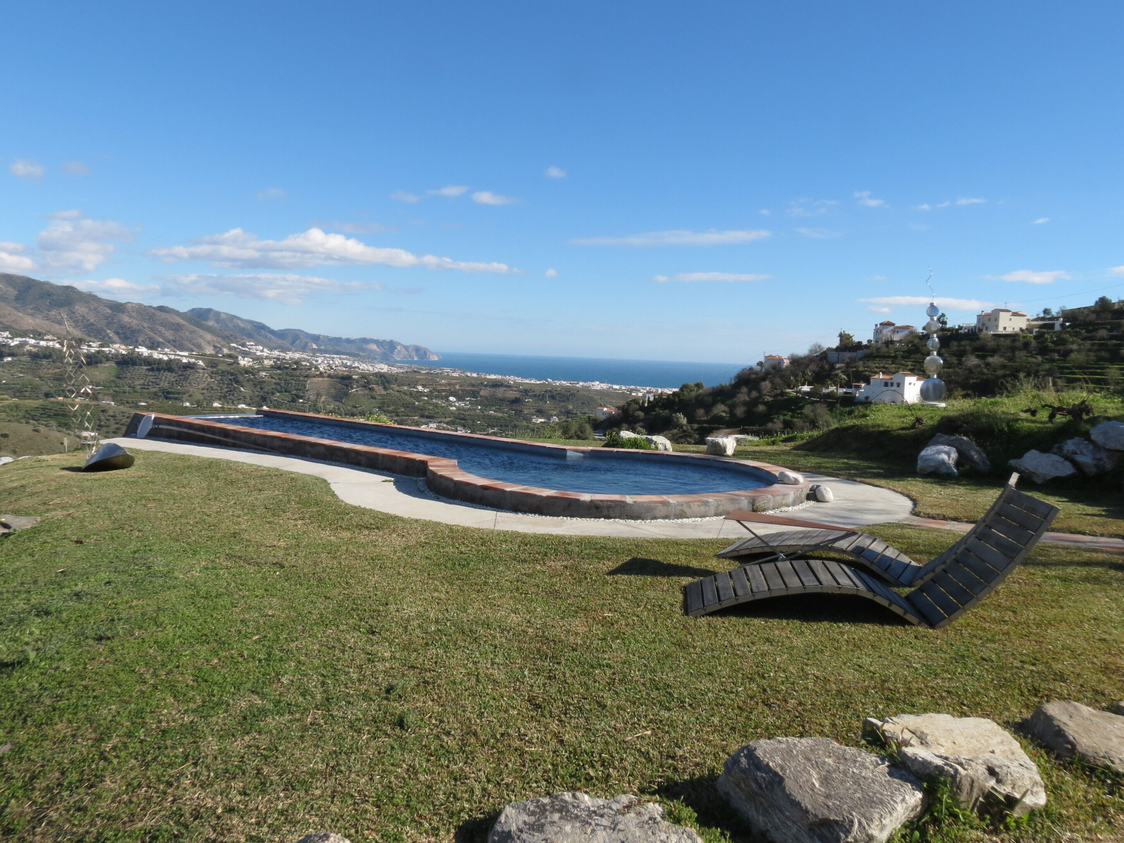 Piscine à débordement