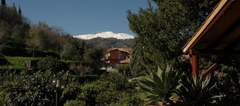 Nunziata: "Villa Dei Lemons" House / Villa between the sea and Mount Etna