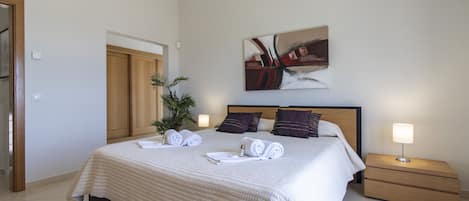4 bedrooms, in-room safe, iron/ironing board, free WiFi