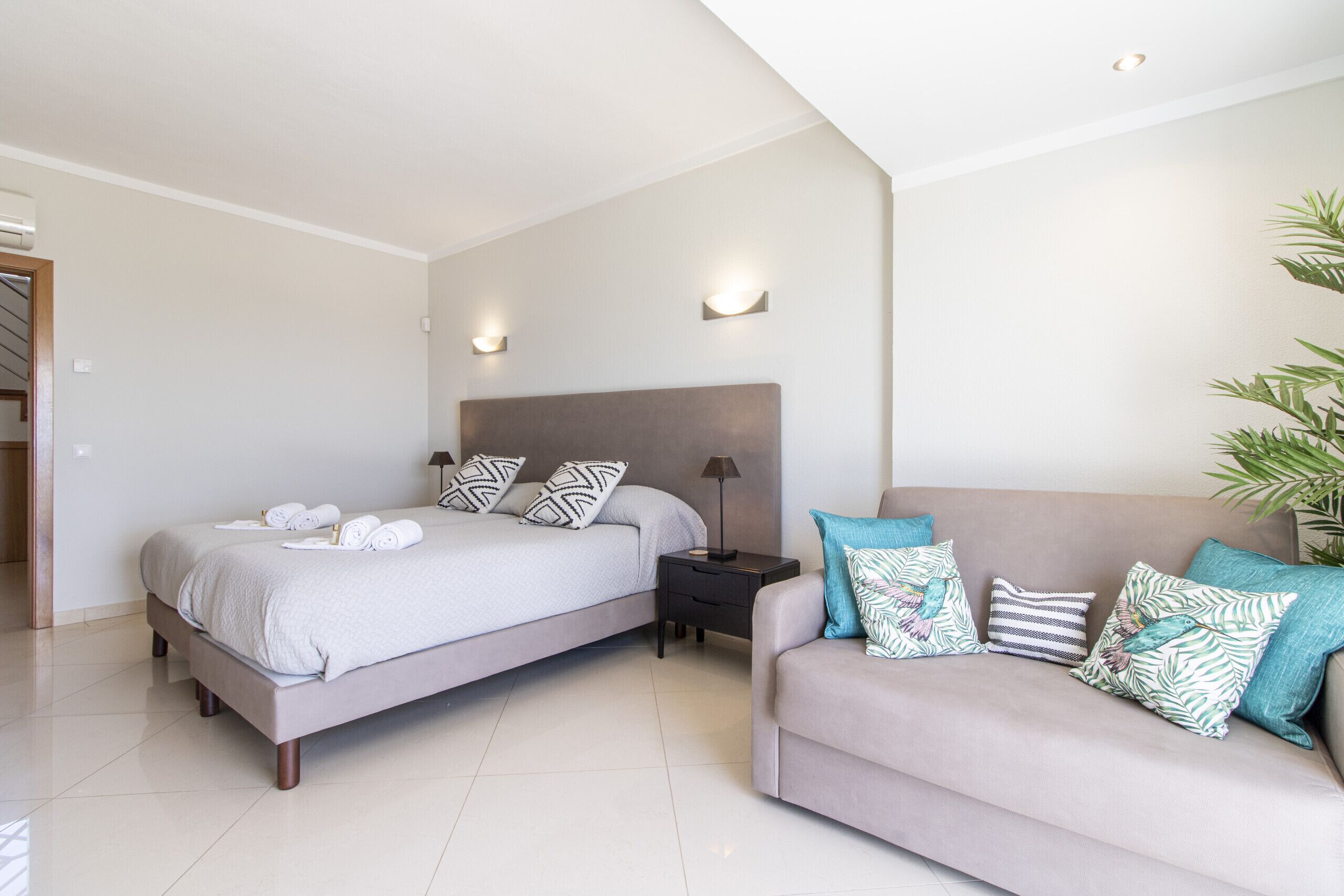 4 bedrooms, in-room safe, iron/ironing board, free WiFi