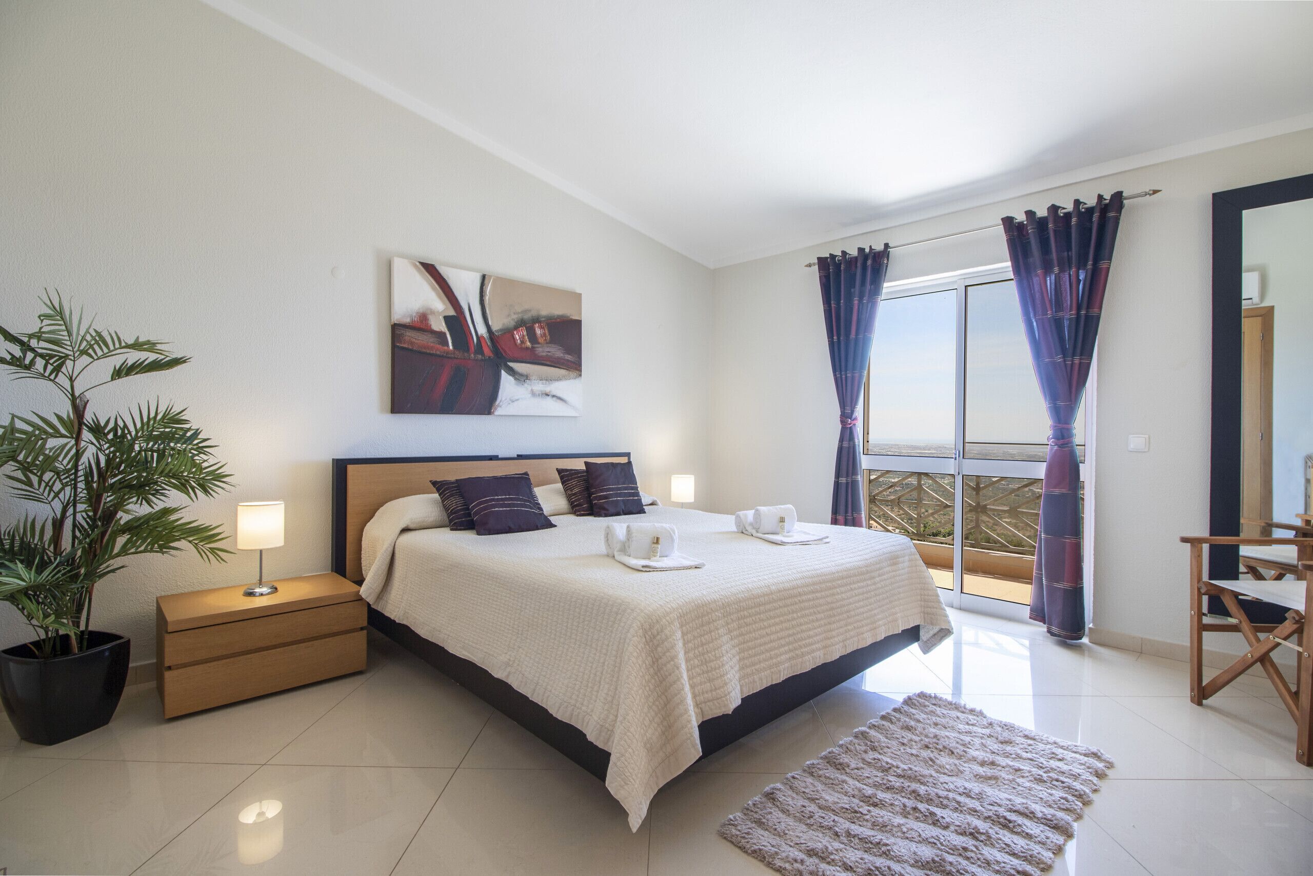 4 bedrooms, in-room safe, iron/ironing board, free WiFi