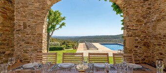 Gorgeous villa, sleeps 12, pool, tennis court, stunning views in the Costa Brava