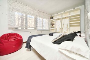 2 bedrooms, iron/ironing board, travel cot, WiFi - THE RESPIGOS LAREDO. APARTMENT ON 4TH FLOOR WITH SEA VIEWS WITHOUT ELEVATOR (laredo)